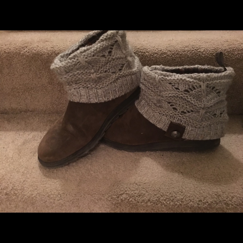 Cute muk luk brown boots with grey sweater